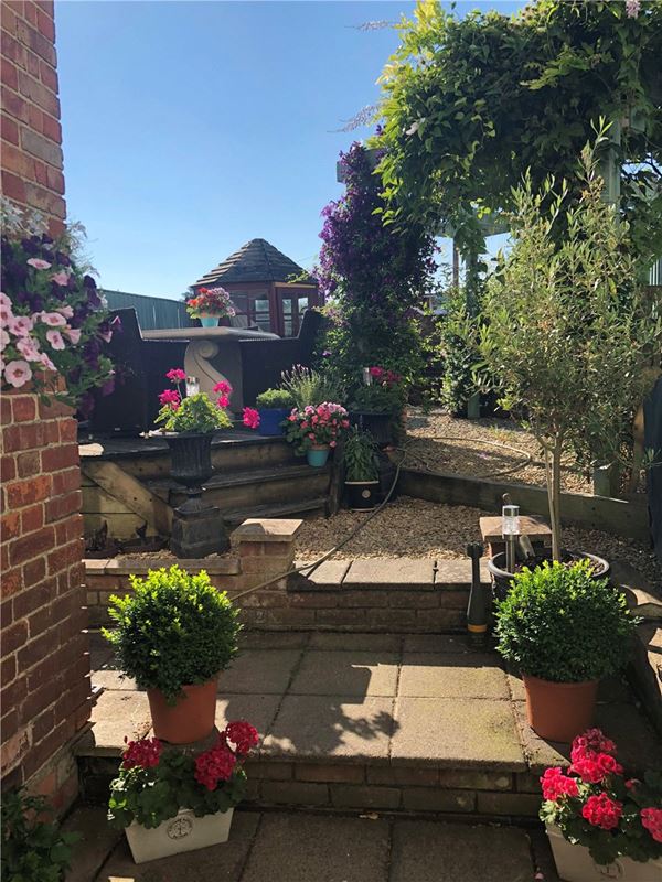 3 bedroom house, High Street, Marlborough SN8 - Available