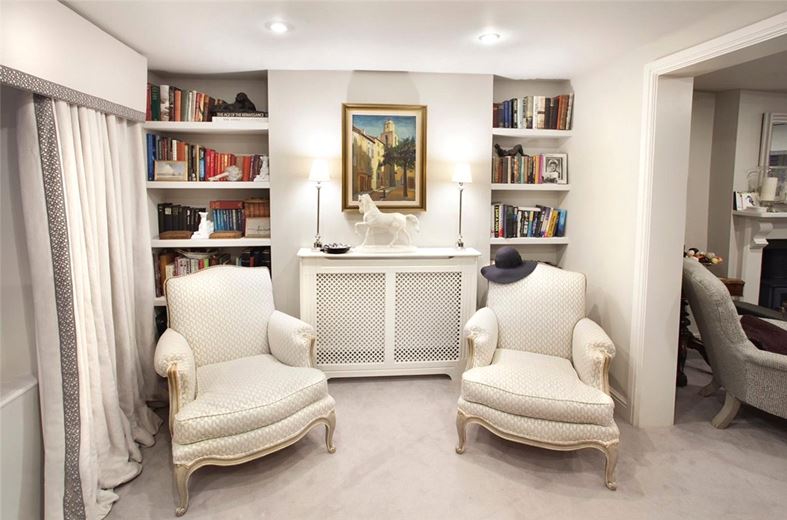 3 bedroom house, High Street, Marlborough SN8 - Available