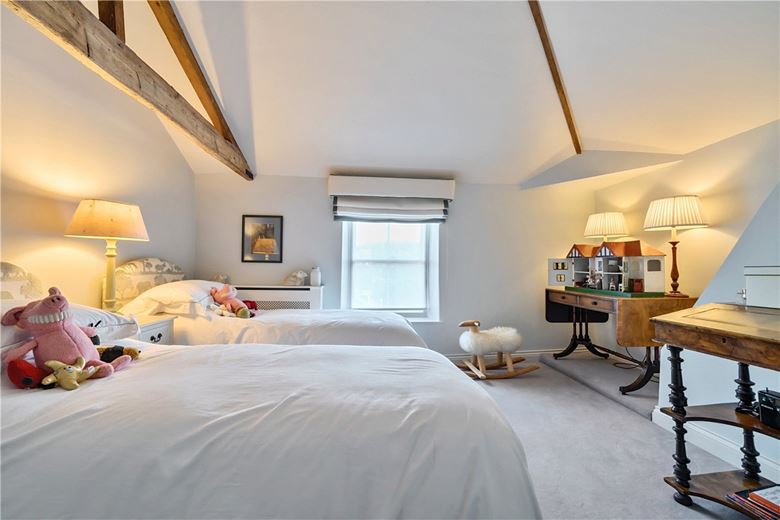 3 bedroom house, High Street, Marlborough SN8 - Available