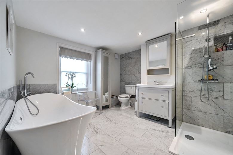 3 bedroom house, High Street, Marlborough SN8 - Available