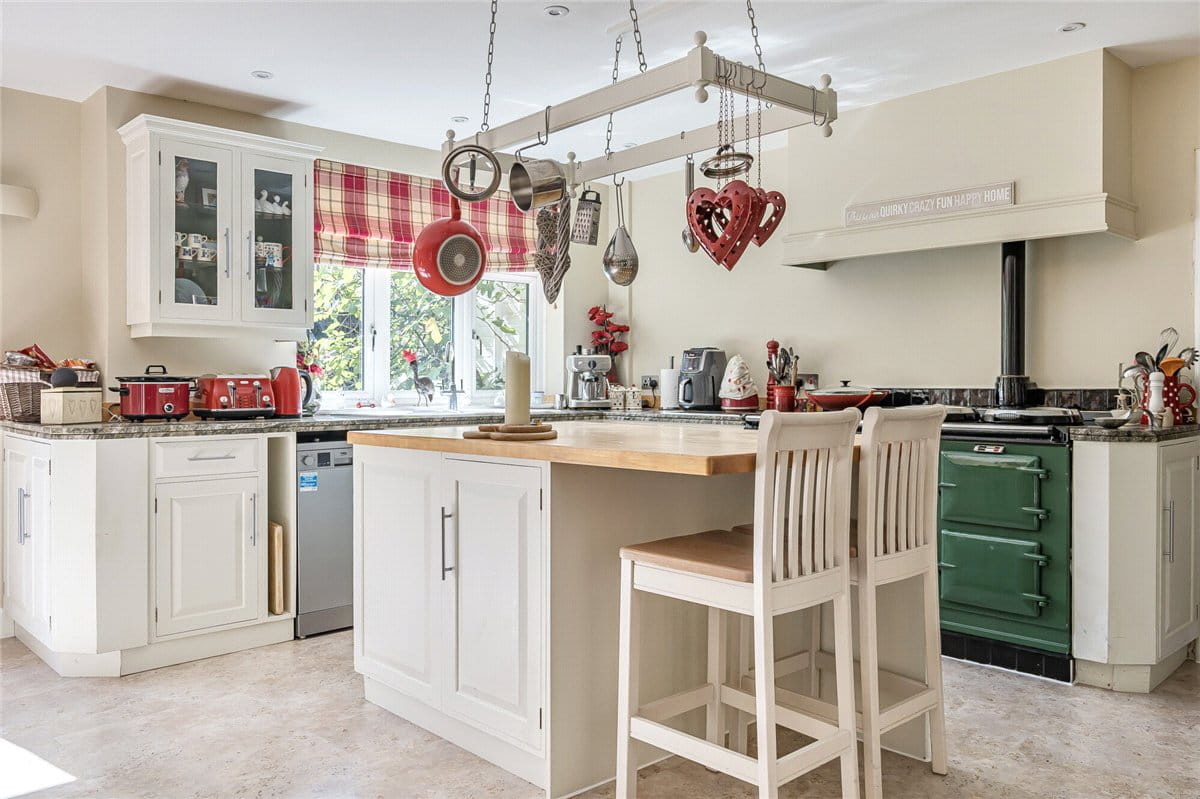 5 bedroom house, Leaze Road, Marlborough SN8 - Available