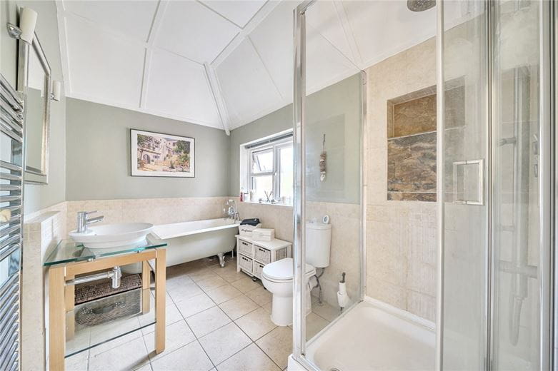 5 bedroom house, Leaze Road, Marlborough SN8 - Available