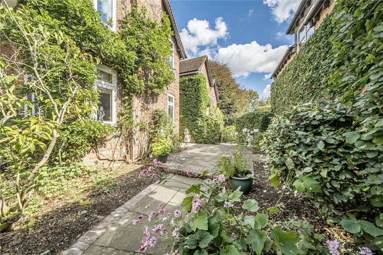 5 bedroom house, Leaze Road, Marlborough SN8 - Available