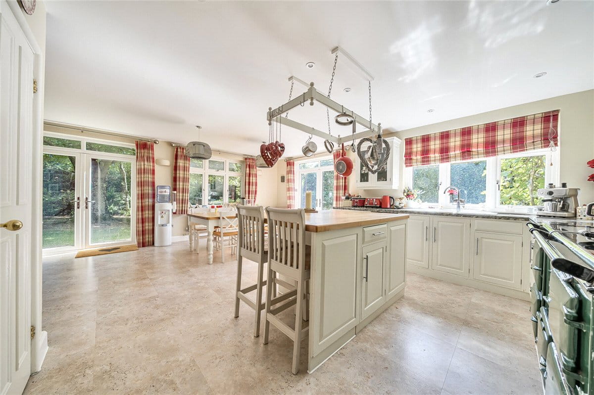 5 bedroom house, Leaze Road, Marlborough SN8 - Available