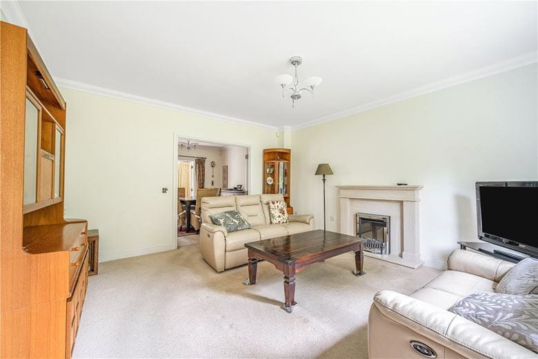 3 bedroom house, Priory Court, Marlborough SN8 - Available
