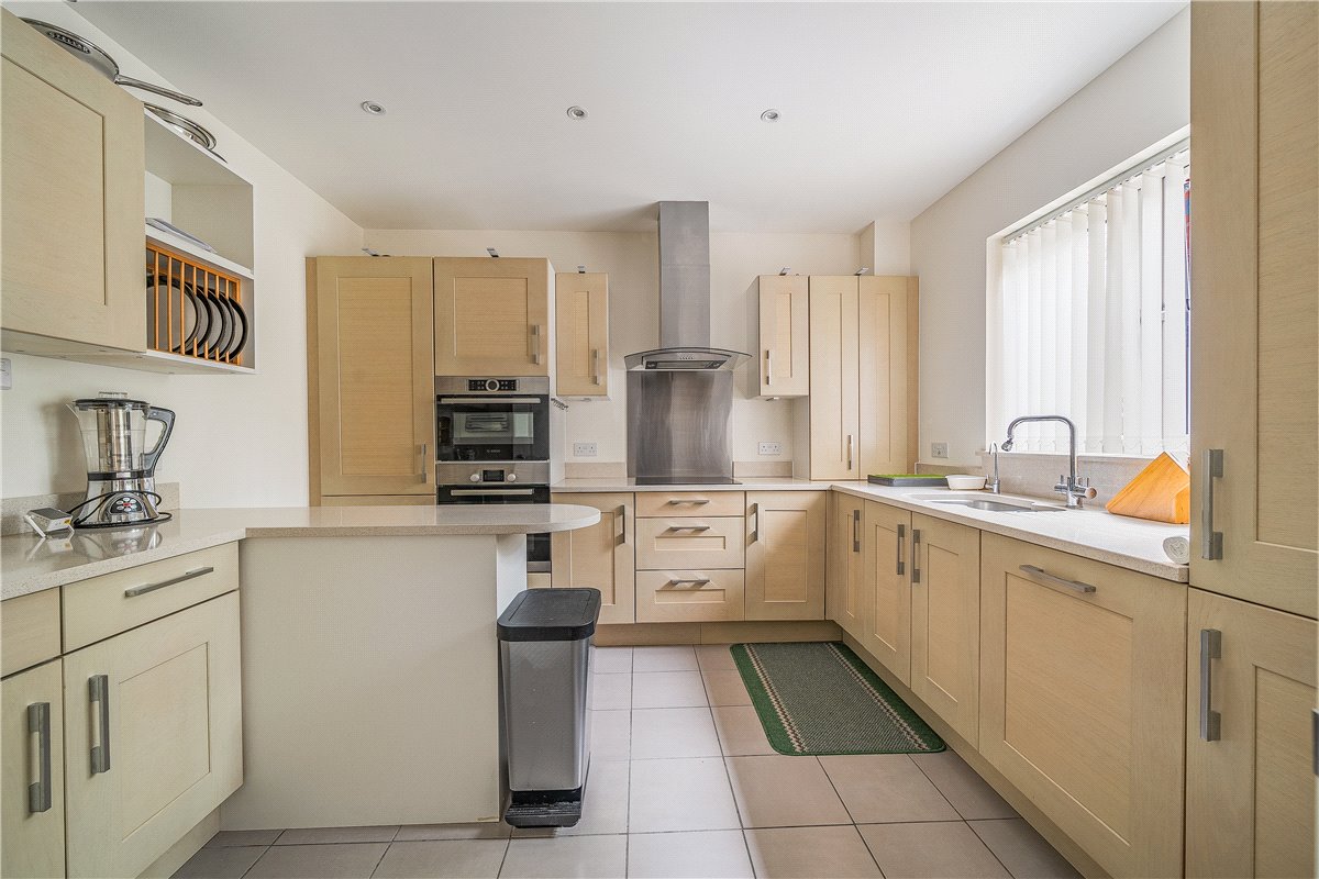 3 bedroom house, Priory Court, Marlborough SN8 - Available