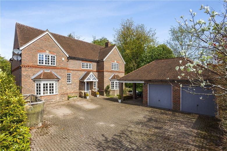 6 bedroom house, Kelham Gardens, Marlborough SN8 - Available