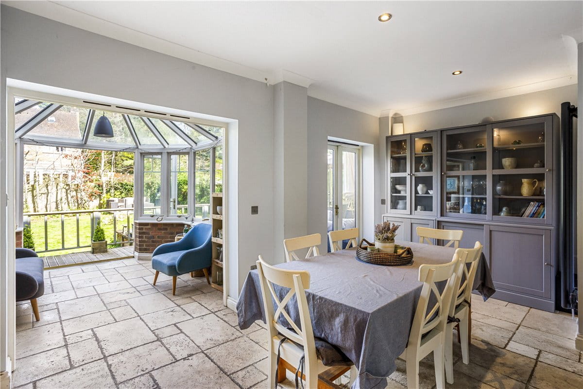 6 bedroom house, Kelham Gardens, Marlborough SN8 - Available