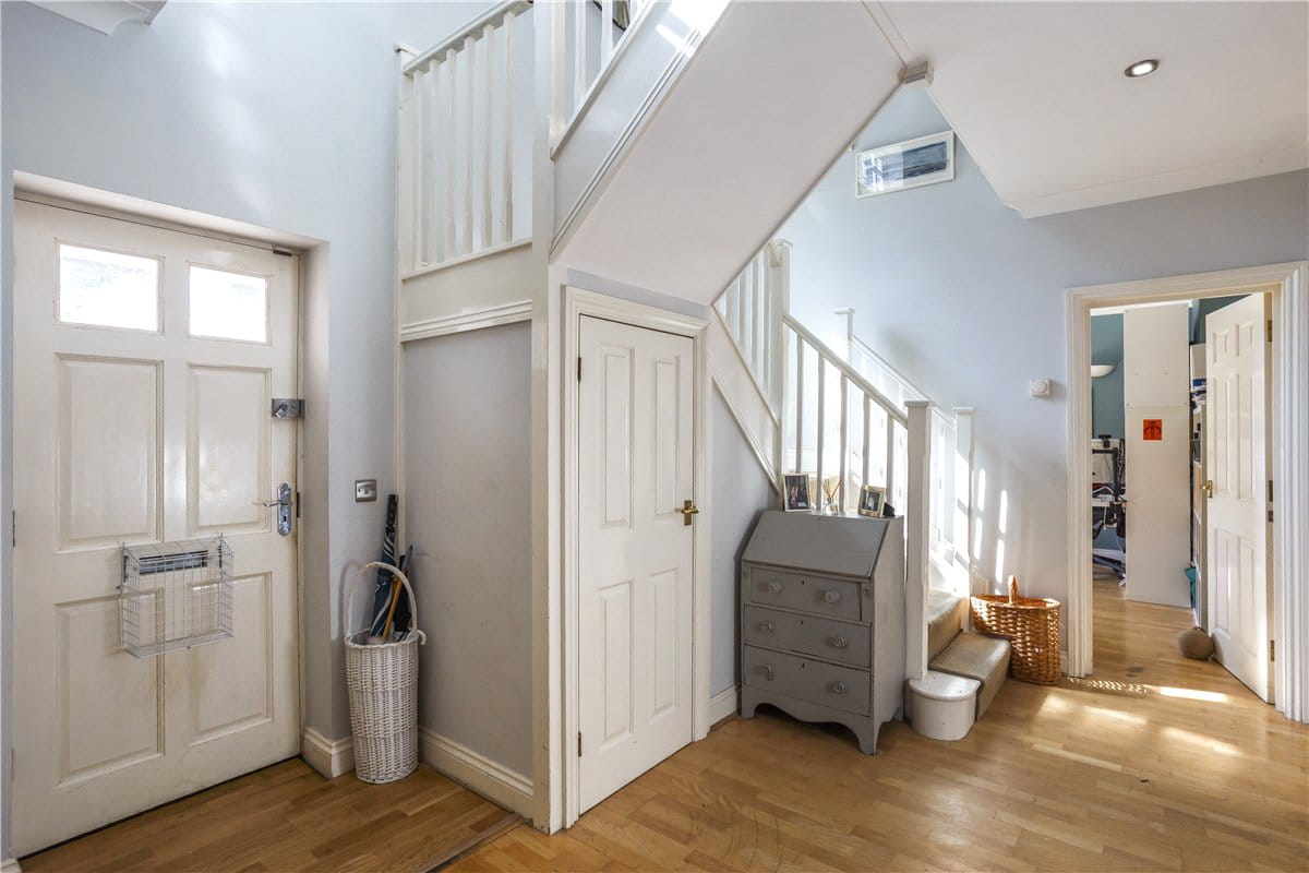 6 bedroom house, Kelham Gardens, Marlborough SN8 - Available