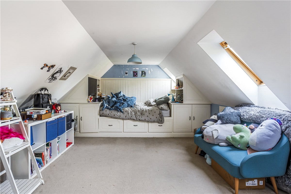 6 bedroom house, Kelham Gardens, Marlborough SN8 - Available