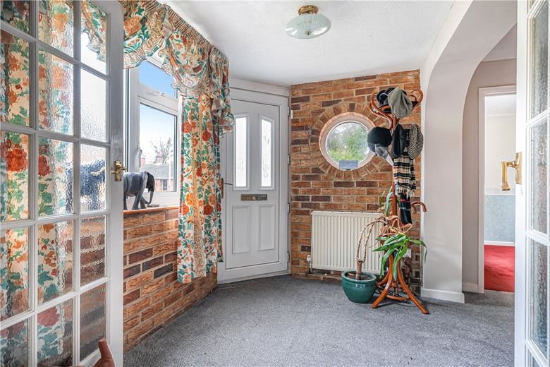 4 bedroom bungalow, High Street, Burbage SN83AR - Available