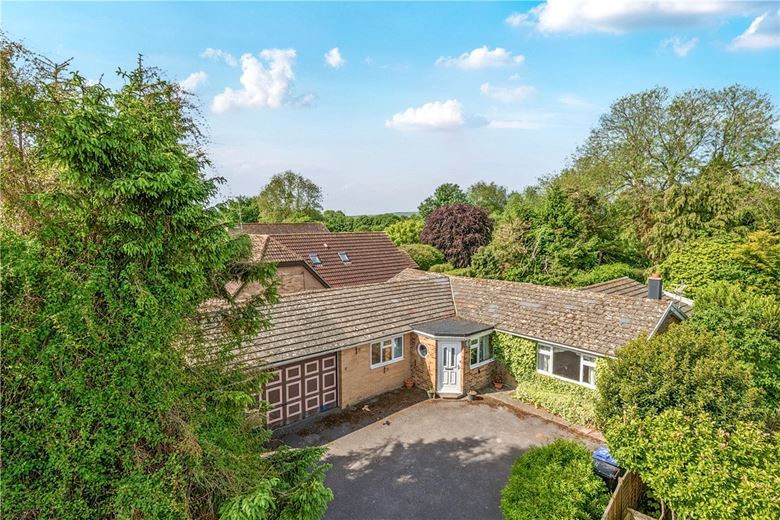 4 bedroom bungalow, High Street, Burbage SN83AR - Available