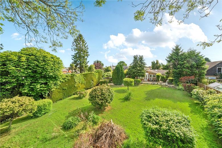 4 bedroom bungalow, High Street, Burbage SN83AR - Available