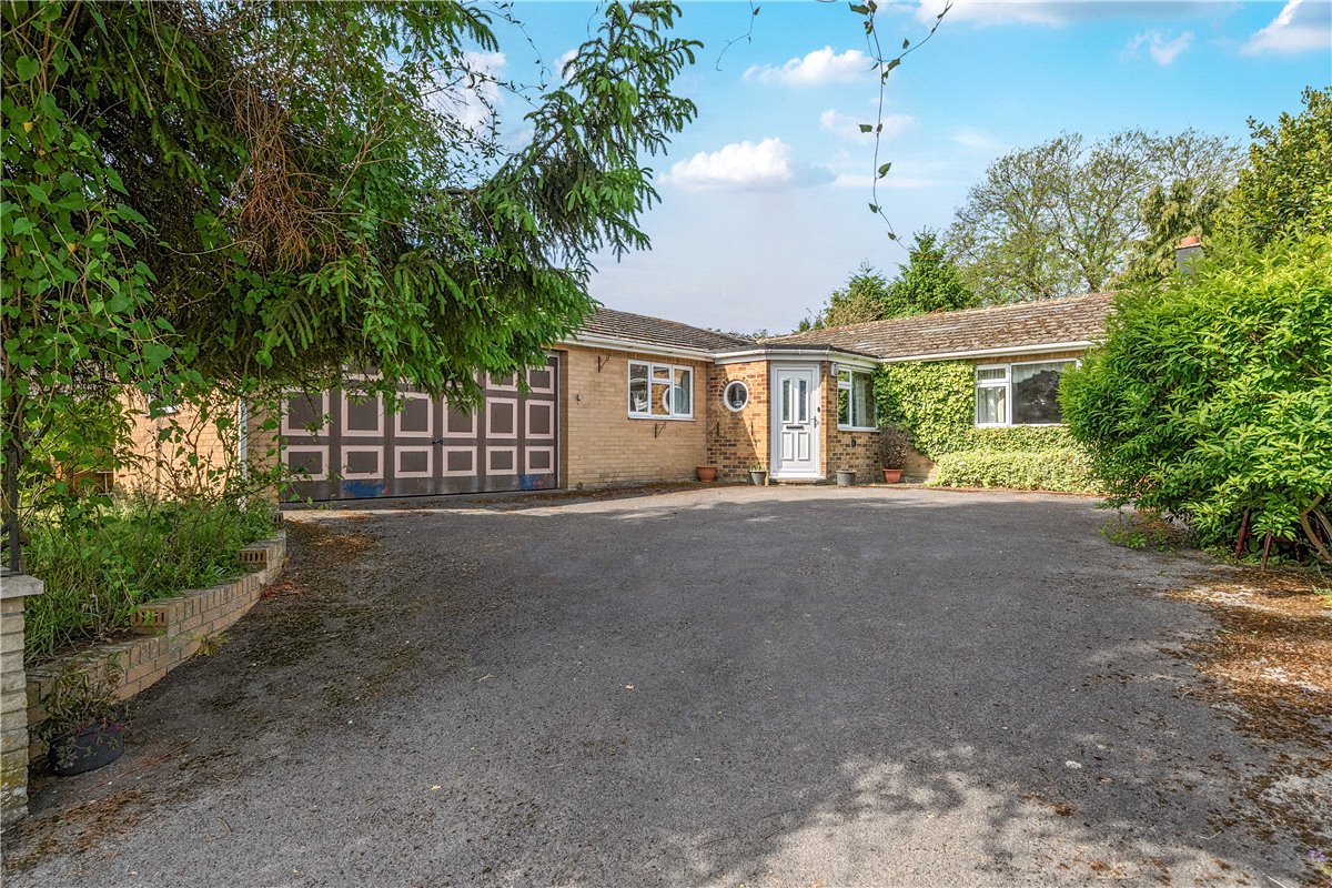 4 bedroom bungalow, High Street, Burbage SN83AR - Sold STC