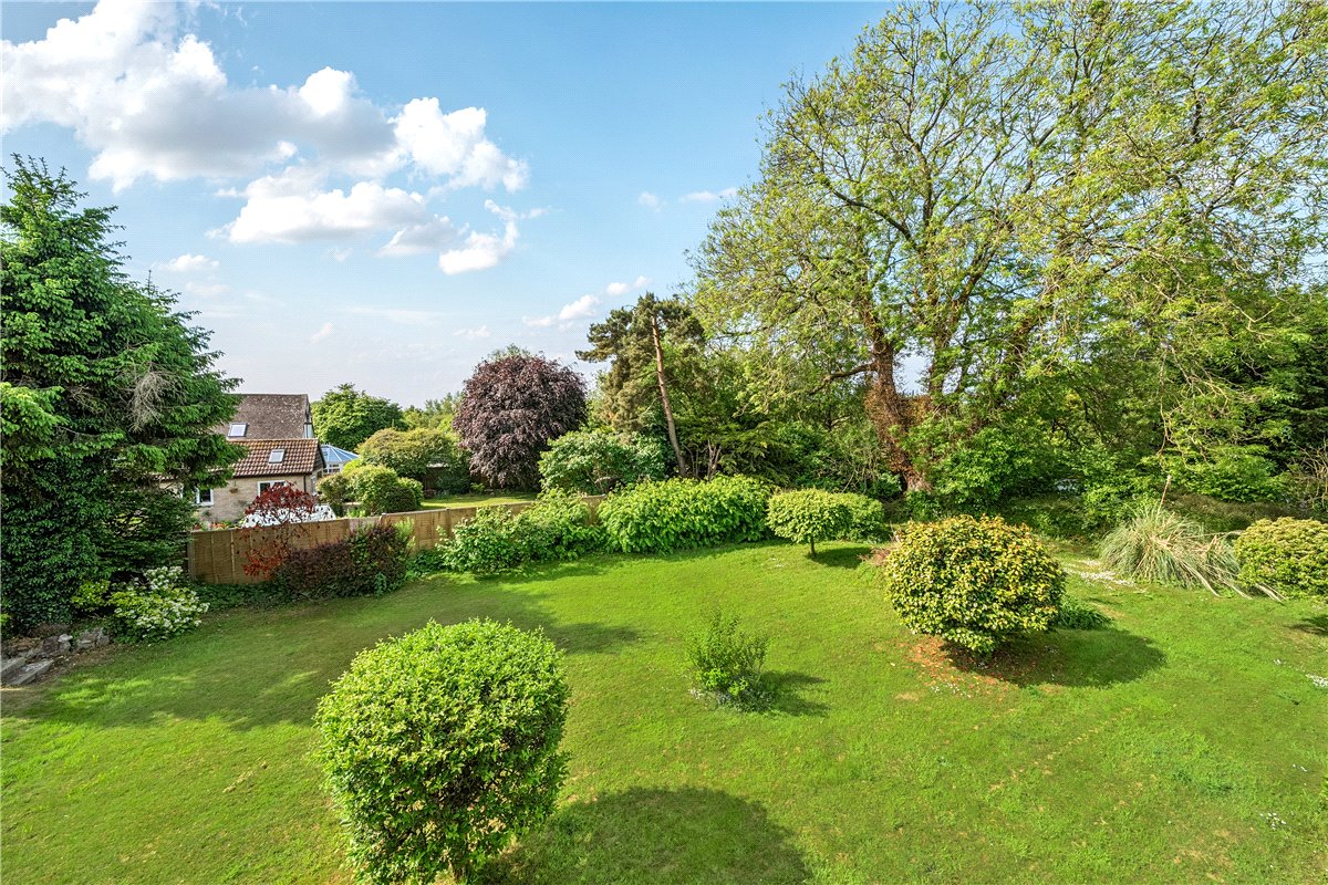 4 bedroom bungalow, High Street, Burbage SN83AR - Sold STC