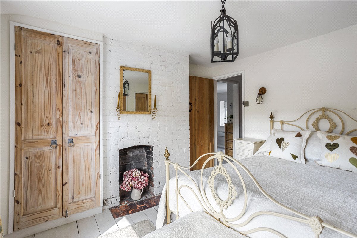 3 bedroom house, The Street, All Cannings SN10 - Available