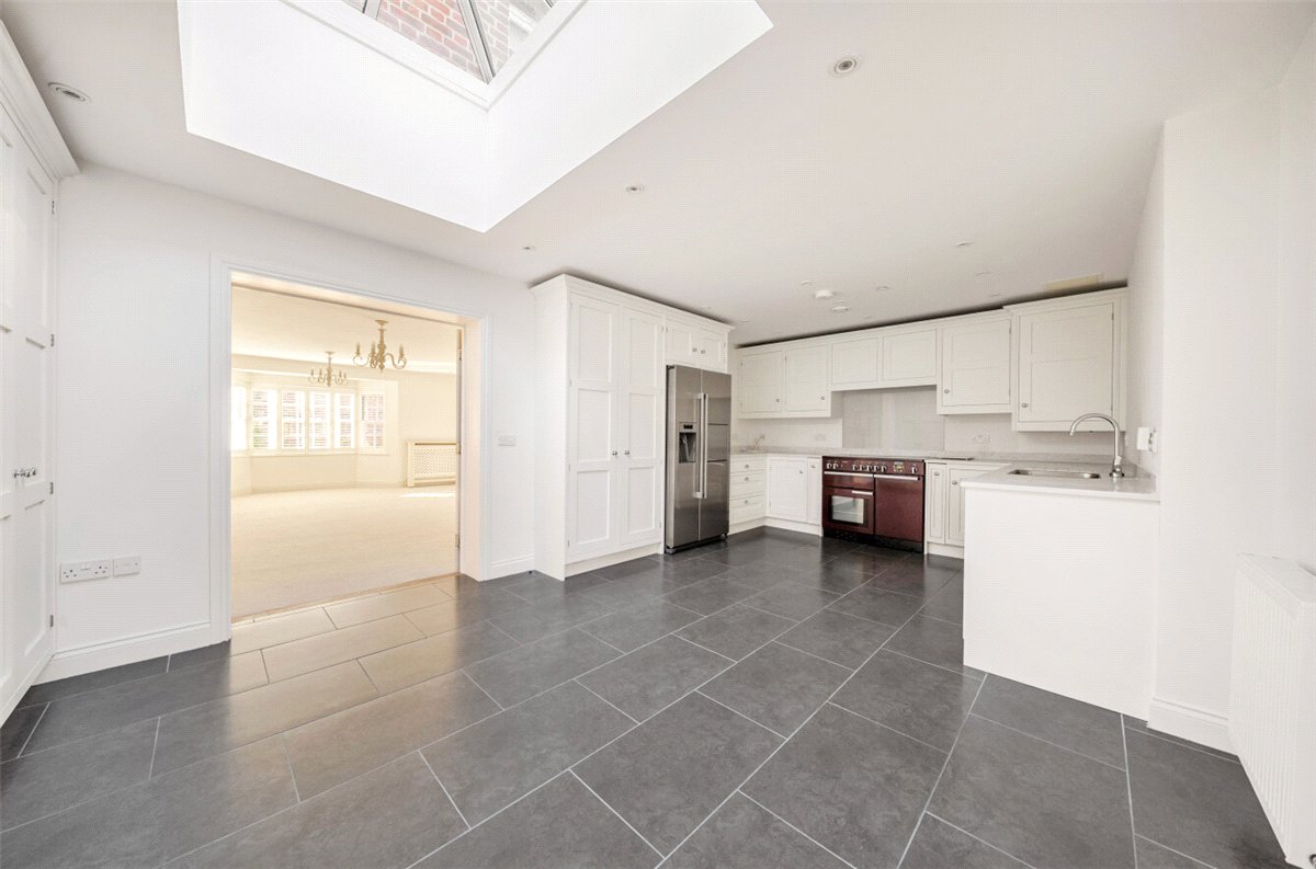 3 bedroom house, Clarendon Court, Marlborough SN8 - Available