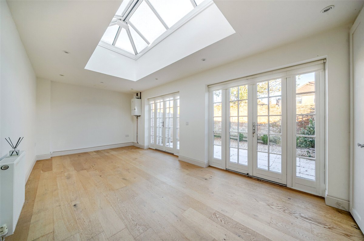 3 bedroom house, Clarendon Court, Marlborough SN8 - Available