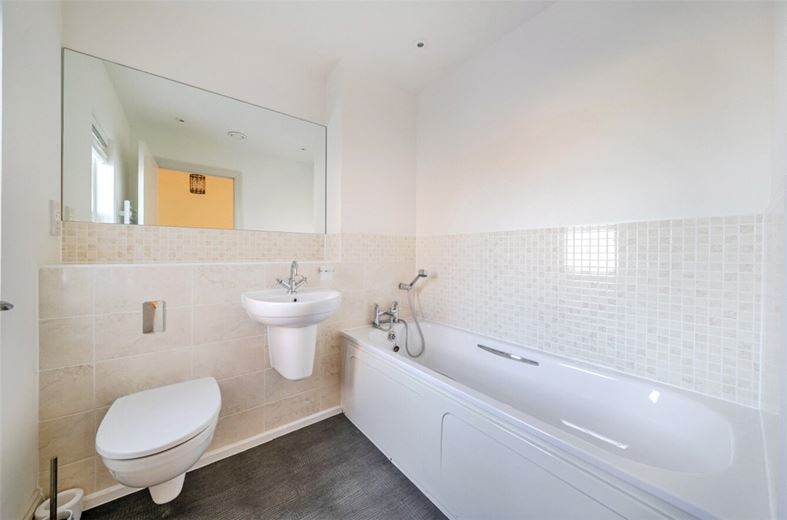 3 bedroom house, Clarendon Court, Marlborough SN8 - Available