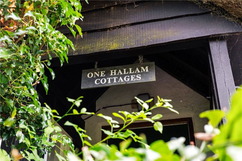 3 bedroom house, Hallam Cottages, Southend SN8 - Available