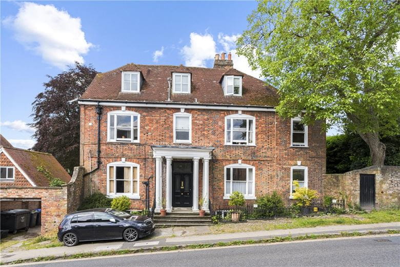 1 bedroom flat, Kingsbury Street, Marlborough SN8 - Available