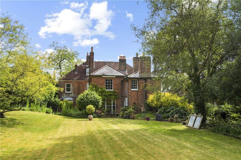 1 bedroom flat, Kingsbury Street, Marlborough SN8 - Available