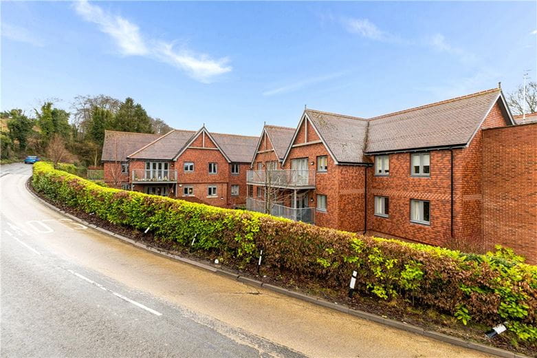 2 bedroom flat, Granham Close, Marlborough SN8 - Available