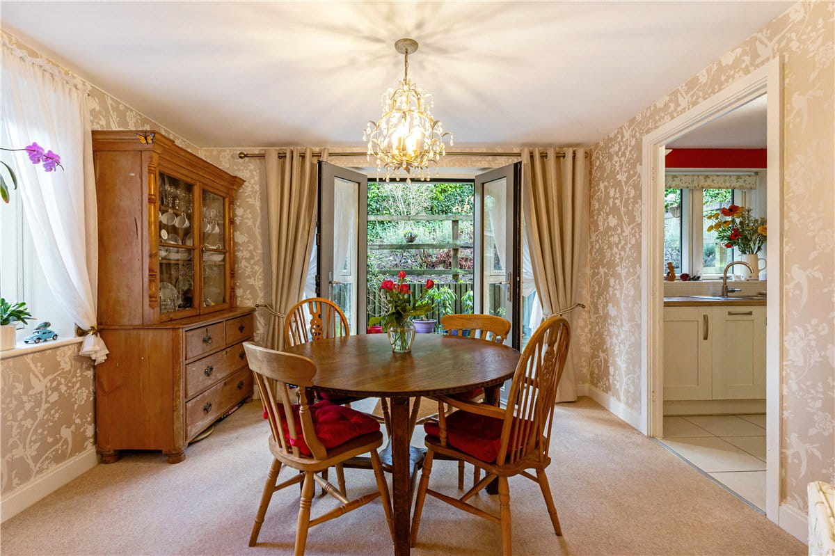 2 bedroom flat, Granham Close, Marlborough SN8 - Available