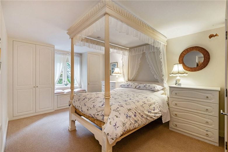 2 bedroom flat, Granham Close, Marlborough SN8 - Available