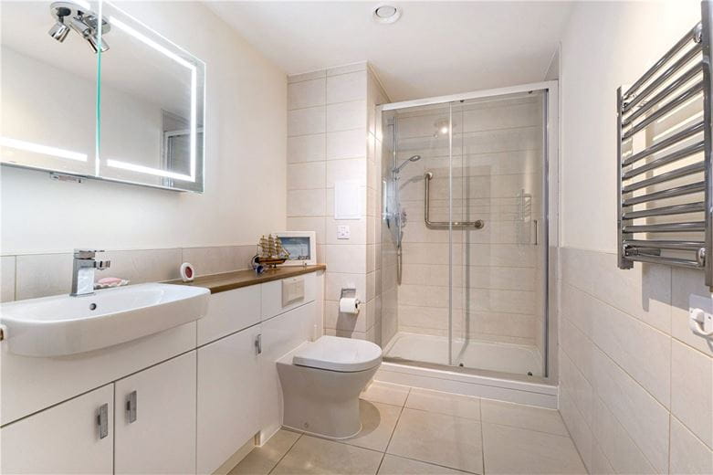 2 bedroom flat, Granham Close, Marlborough SN8 - Available