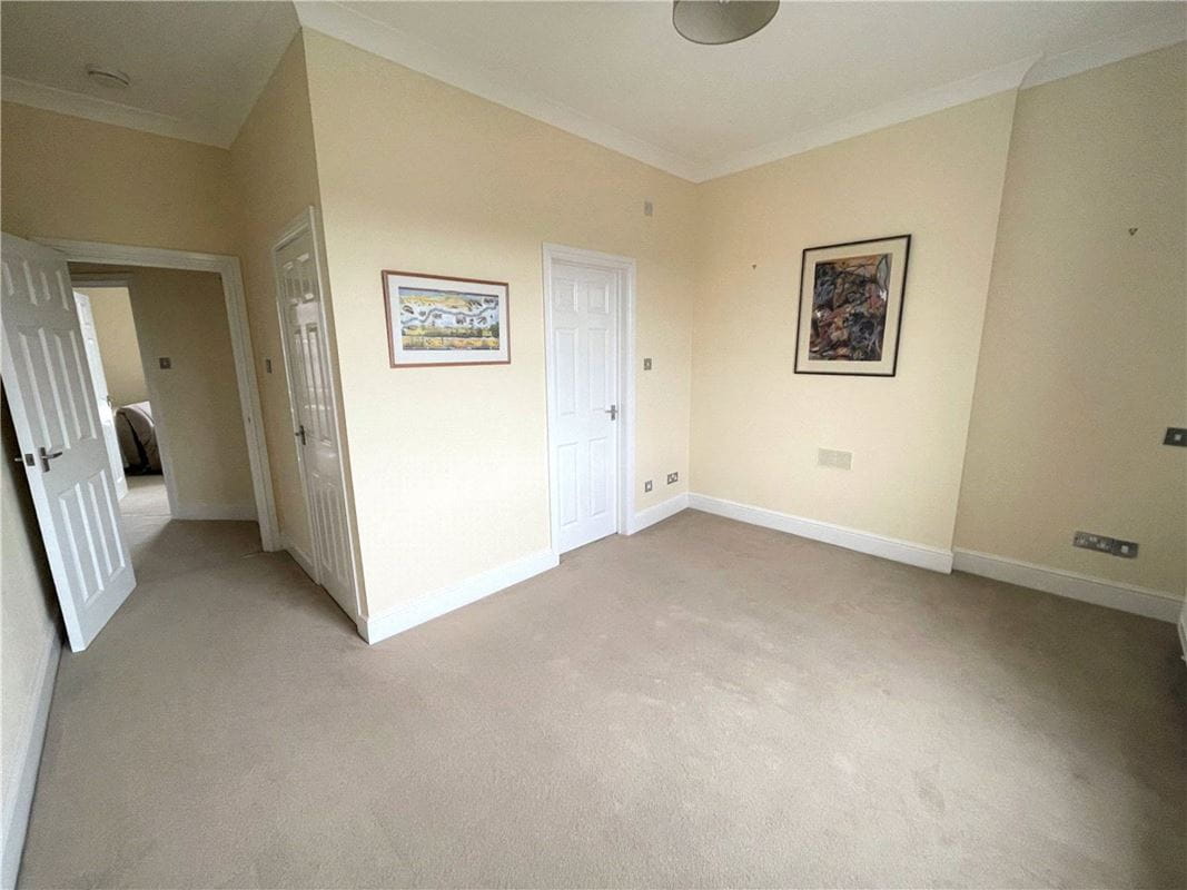 1 bedroom flat, High Street, Marlborough SN8 - Available