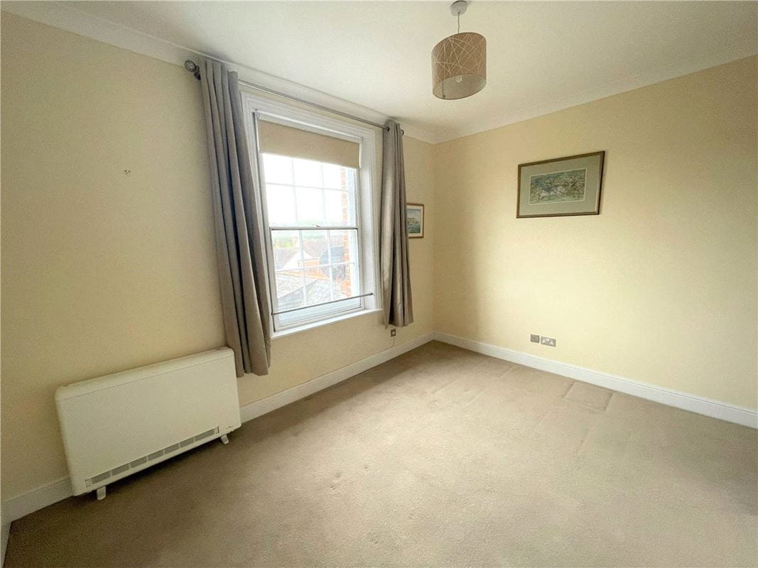 1 bedroom flat, High Street, Marlborough SN8 - Available