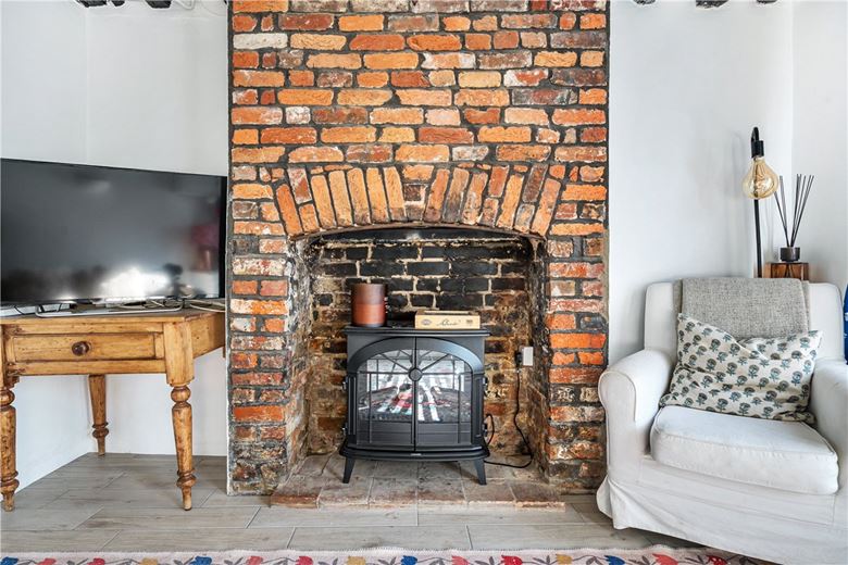 2 bedroom cottage, Kennet Place, Marlborough SN8 - Sold STC
