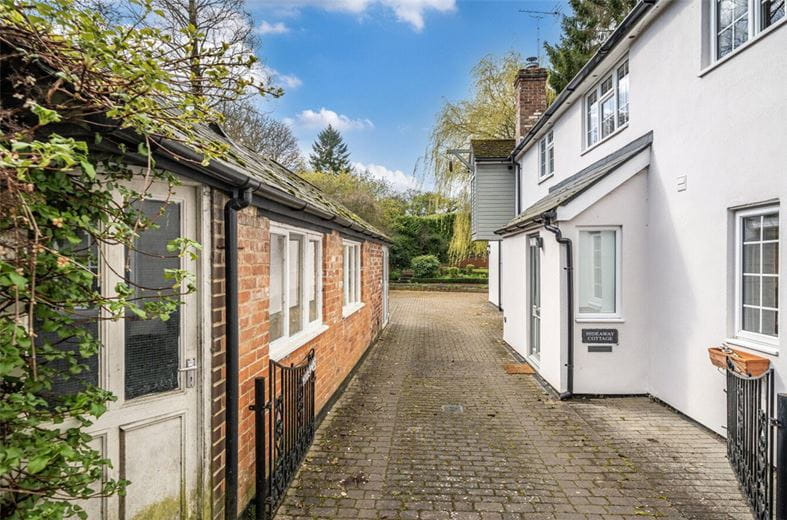 3 bedroom cottage, Wilton, Marlborough SN8 - Available