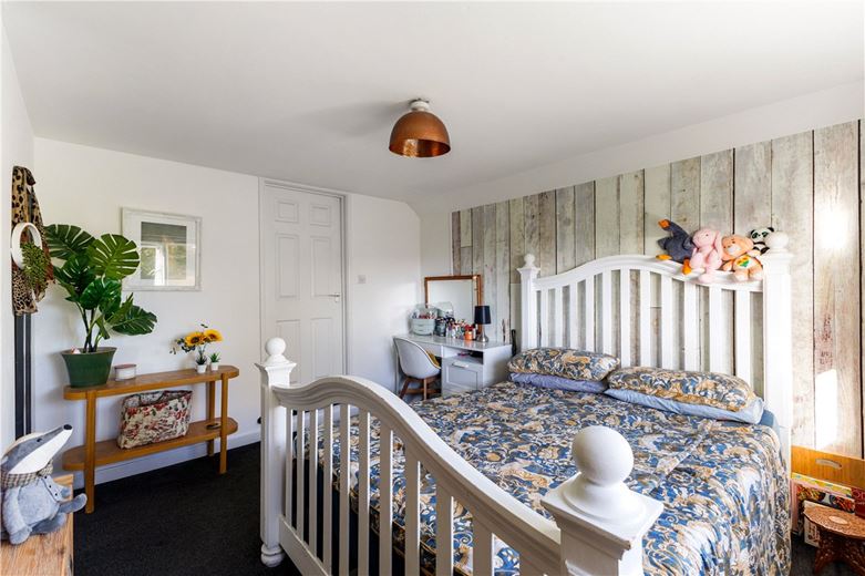 4 bedroom house, Pipers Piece, Herd Street SN8 - Available