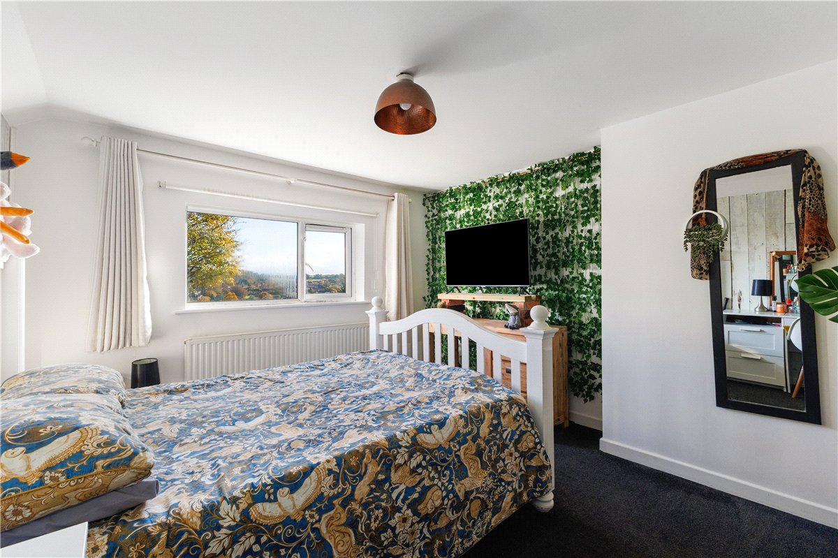 4 bedroom house, Pipers Piece, Herd Street SN8 - Available