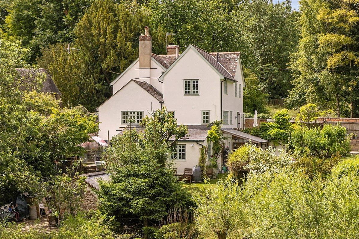 4 bedroom house, Church Walk, Bishopstone SN6 - Available