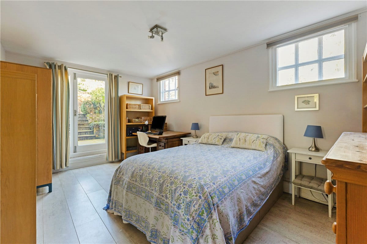 3 bedroom house, Neates Yard, Marlborough SN8 - Sold