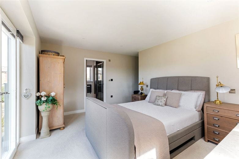 4 bedroom house, Honeystreet, Pewsey SN9 - Available