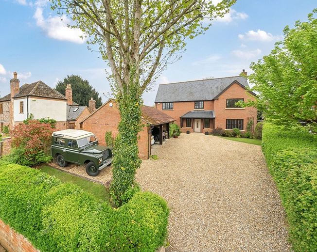 5 bedroom house, Netherstreet, Bromham SN15 - Available