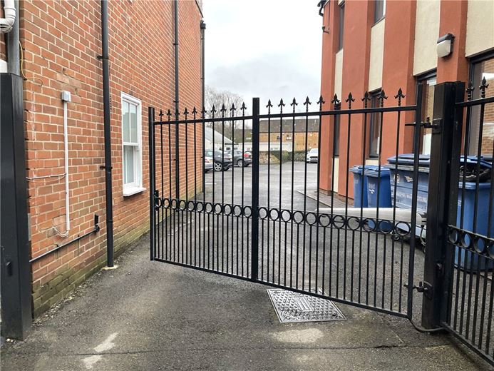  bedroom , The Parade, Marlborough SN8 - Sold STC