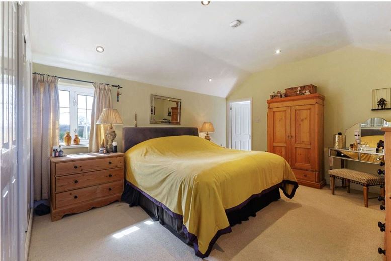 4 bedroom house, Pall Mall, Burbage SN8 - Available