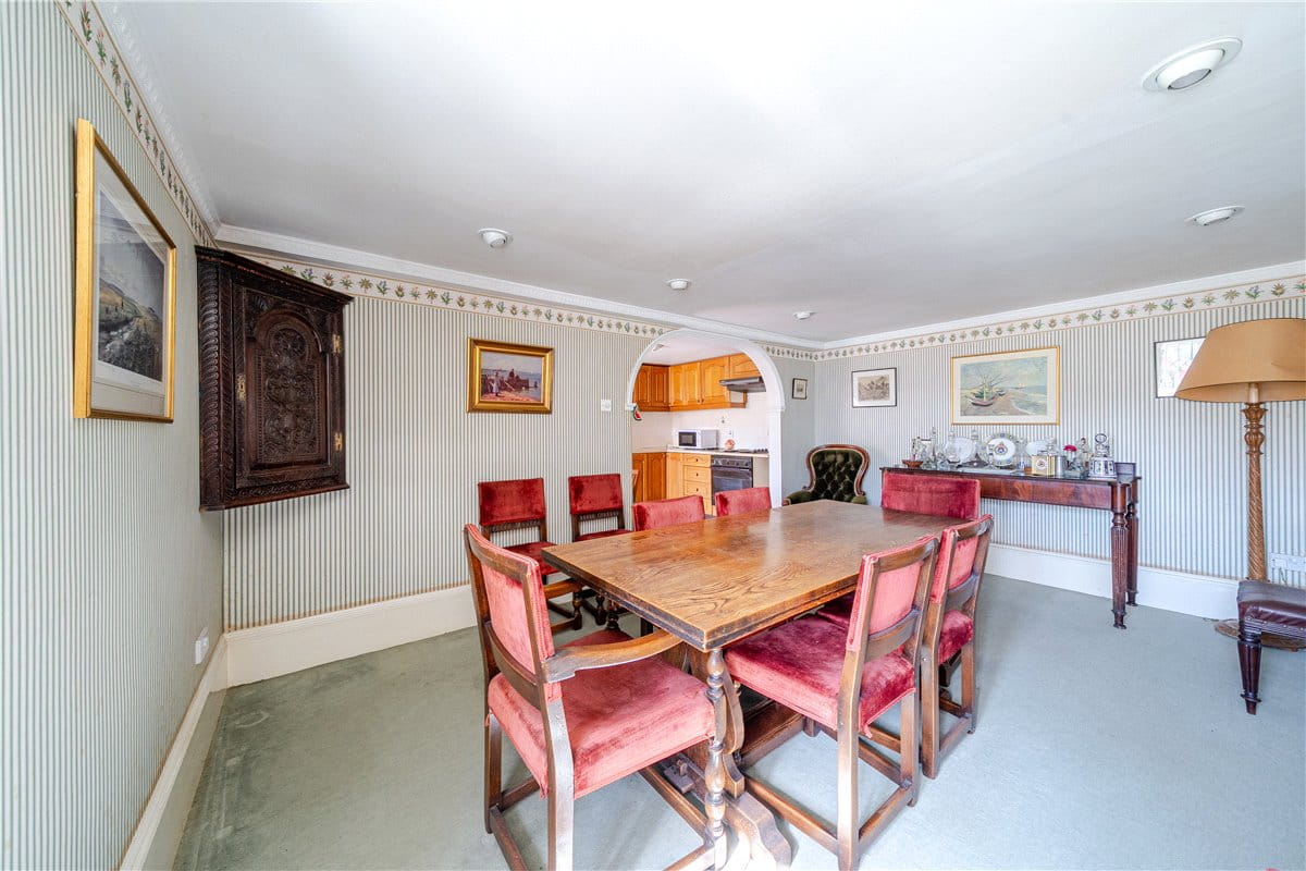 2 bedroom house, The Green, Marlborough SN8 - Available