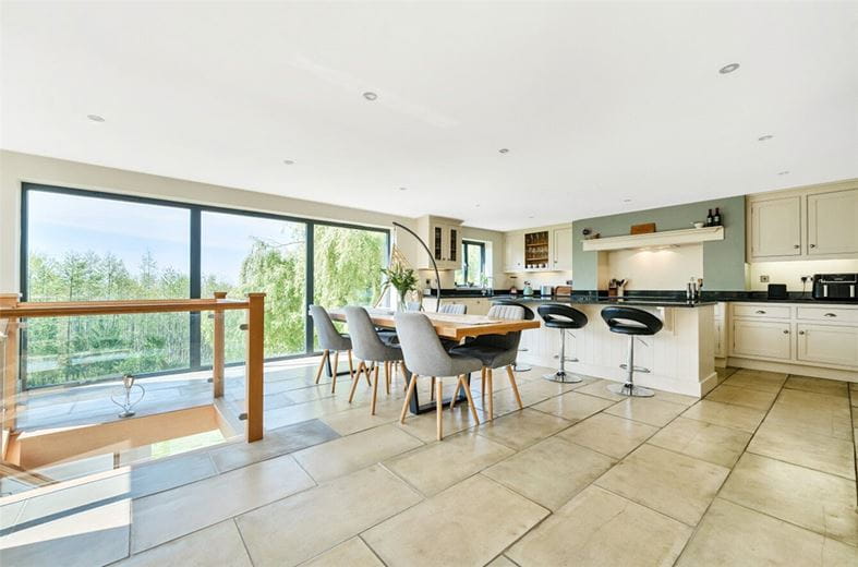 5 bedroom house, Studley Corner, Studley SN11 - Available