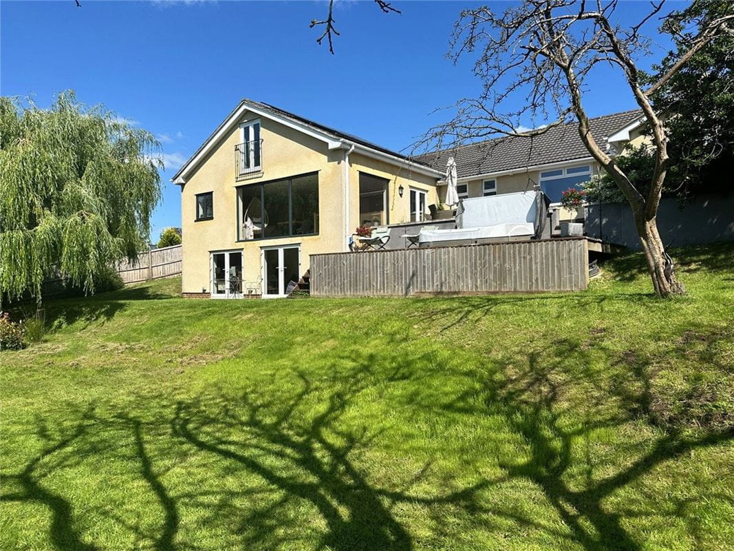 5 bedroom house, Studley Corner, Studley SN11 - Sold