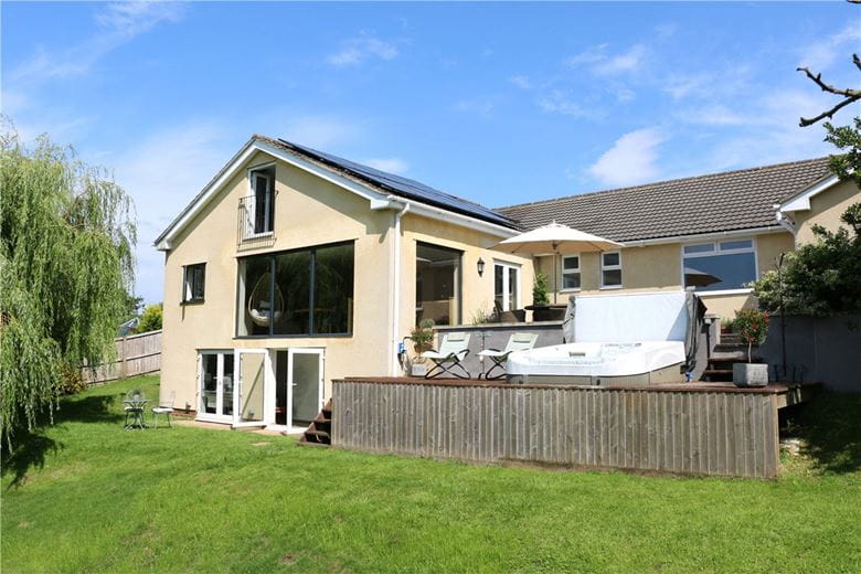 5 bedroom house, Studley Corner, Studley SN11 - Available