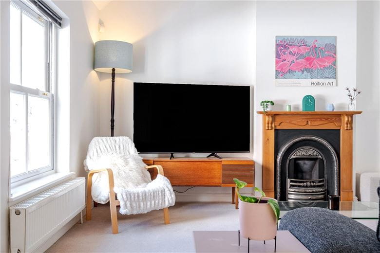 2 bedroom house, Angel Yard, High Street SN8 - Available