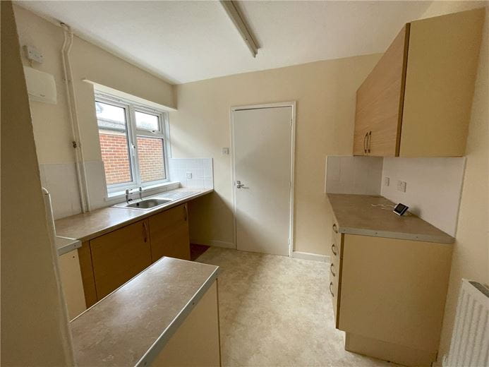 3 bedroom house, St. Johns Close, Marlborough SN8 - Available