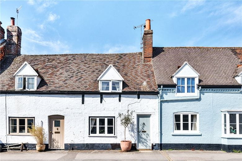 2 bedroom cottage, St. Martins, Marlborough SN8 - Available