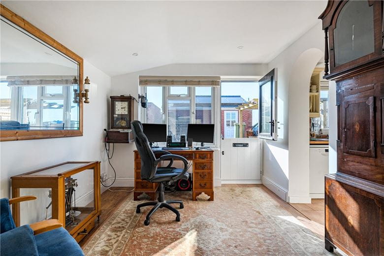 2 bedroom cottage, Broad Street, Beechingstoke SN9 - Available